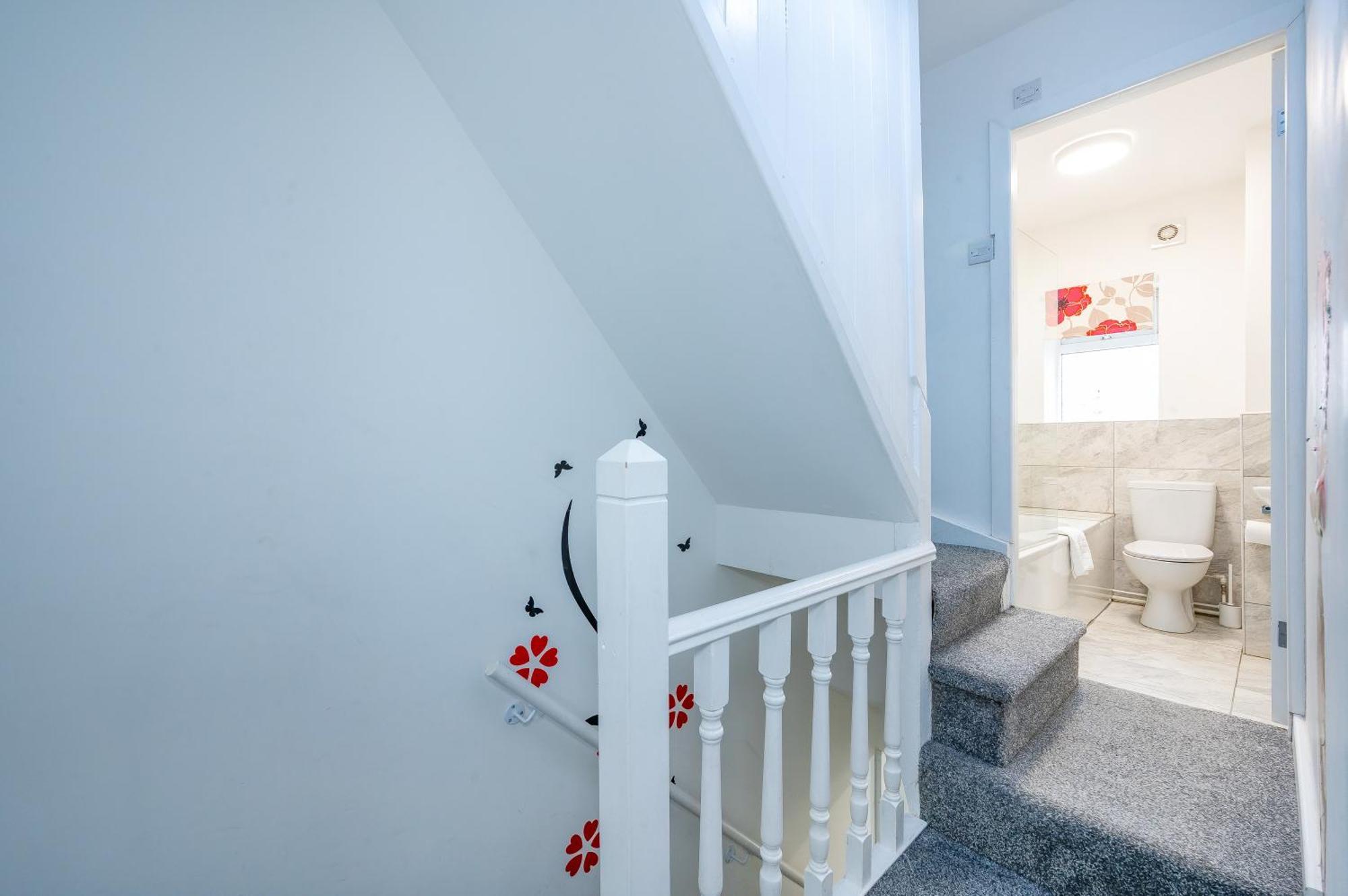 *ra60g* For Your Relaxed & Cosy + Free Parking + Free Fast Wifi * * Morley (West Yorkshire)